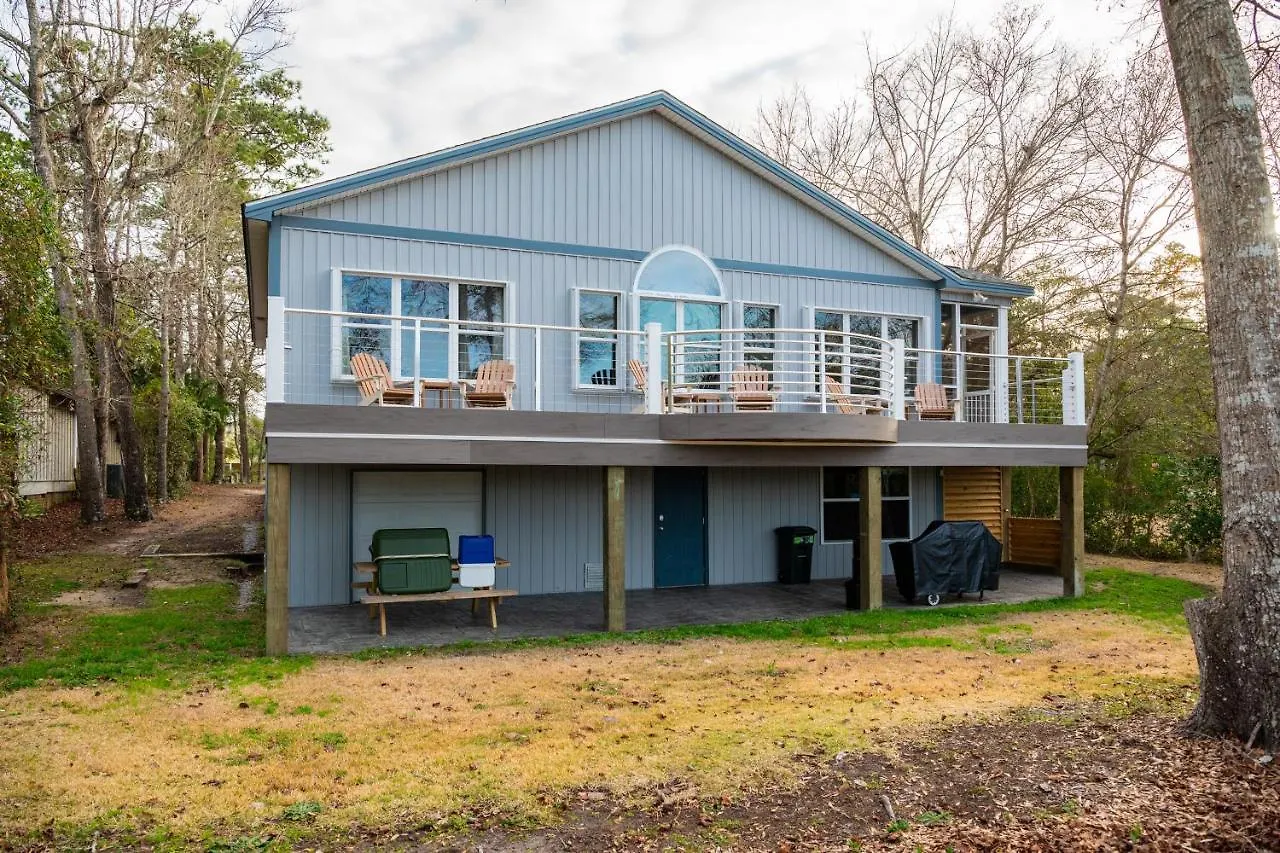 Whitecaps By Holiday home Oak Island