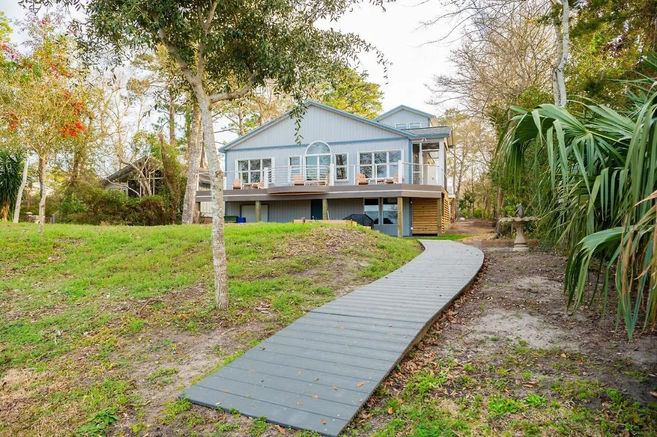 Holiday home Whitecaps By