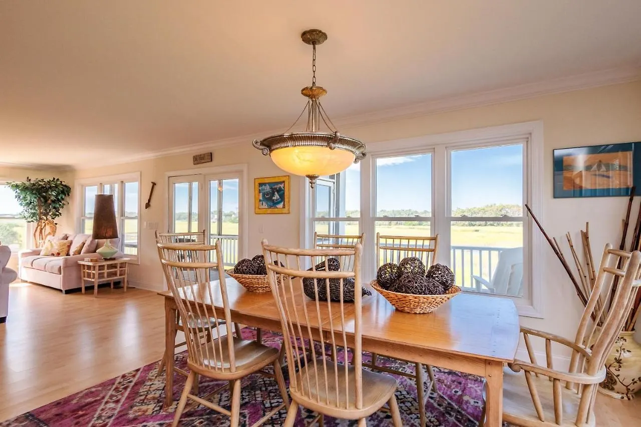 Holiday home Coastal Living By