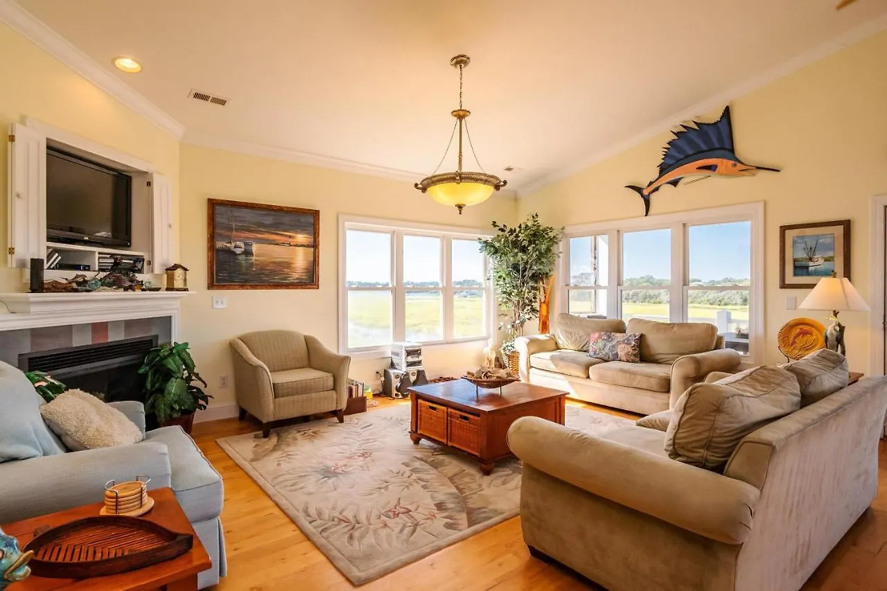 Holiday home Coastal Living By