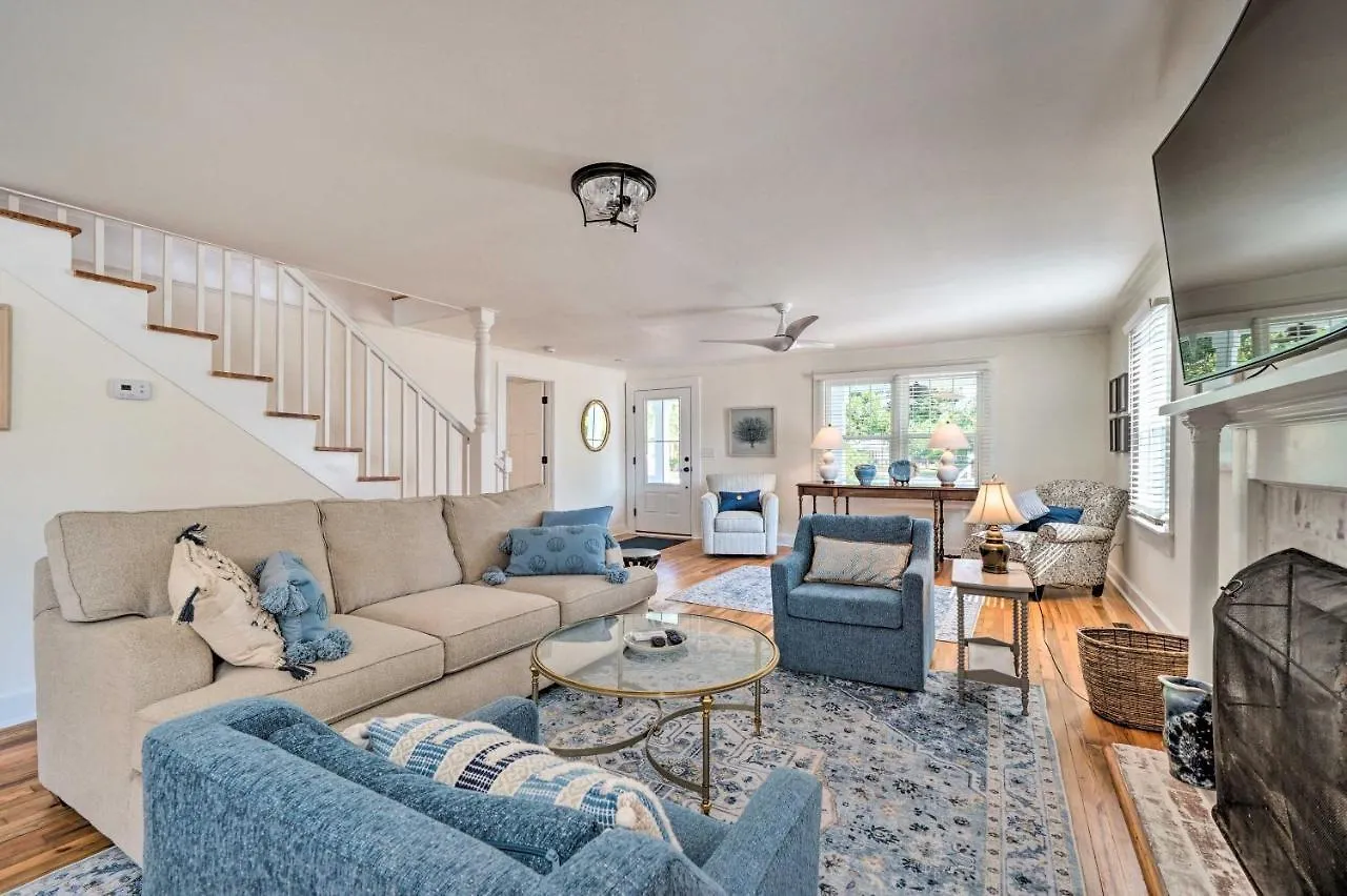 Historic Family Less Than 1 Mi To Long Beach! Holiday home Oak Island