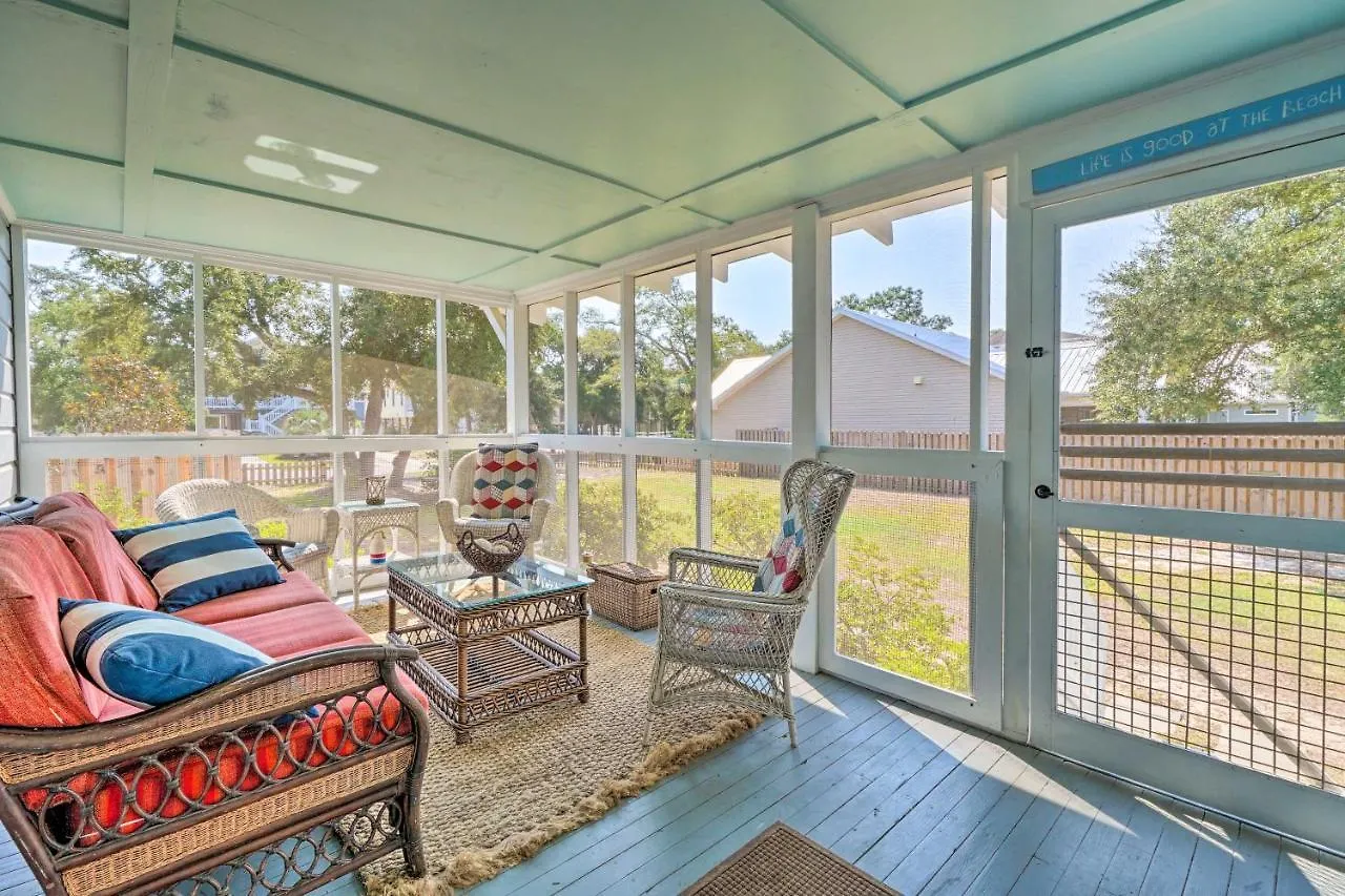 Historic Family Less Than 1 Mi To Long Beach! Oak Island