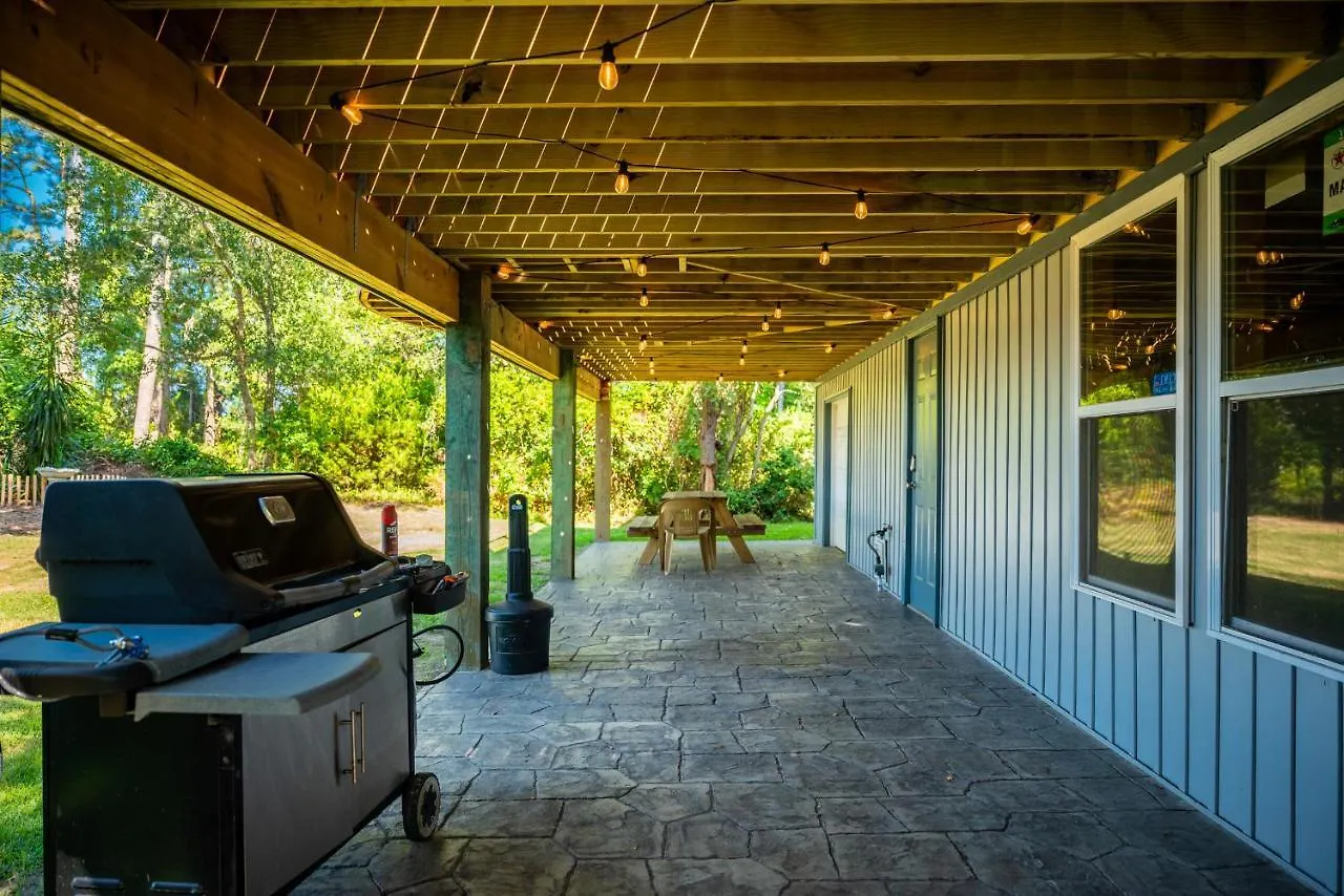 Holiday home Whitecaps By