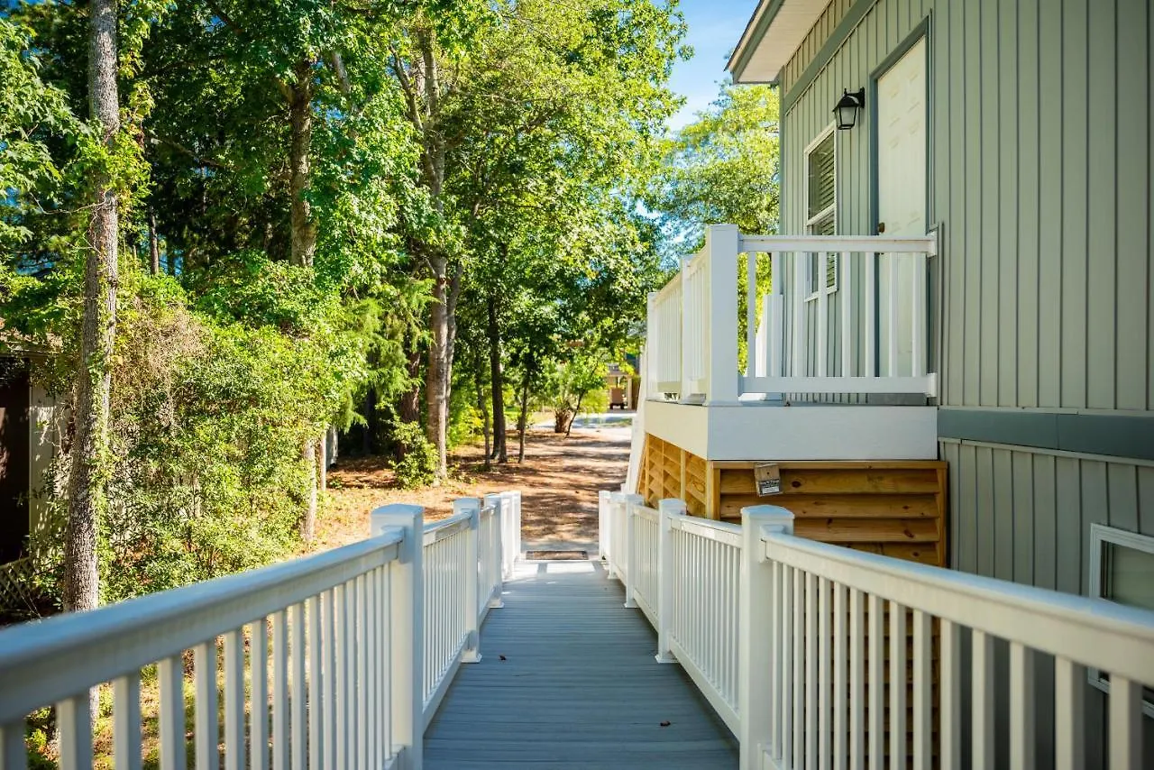 Holiday home Whitecaps By