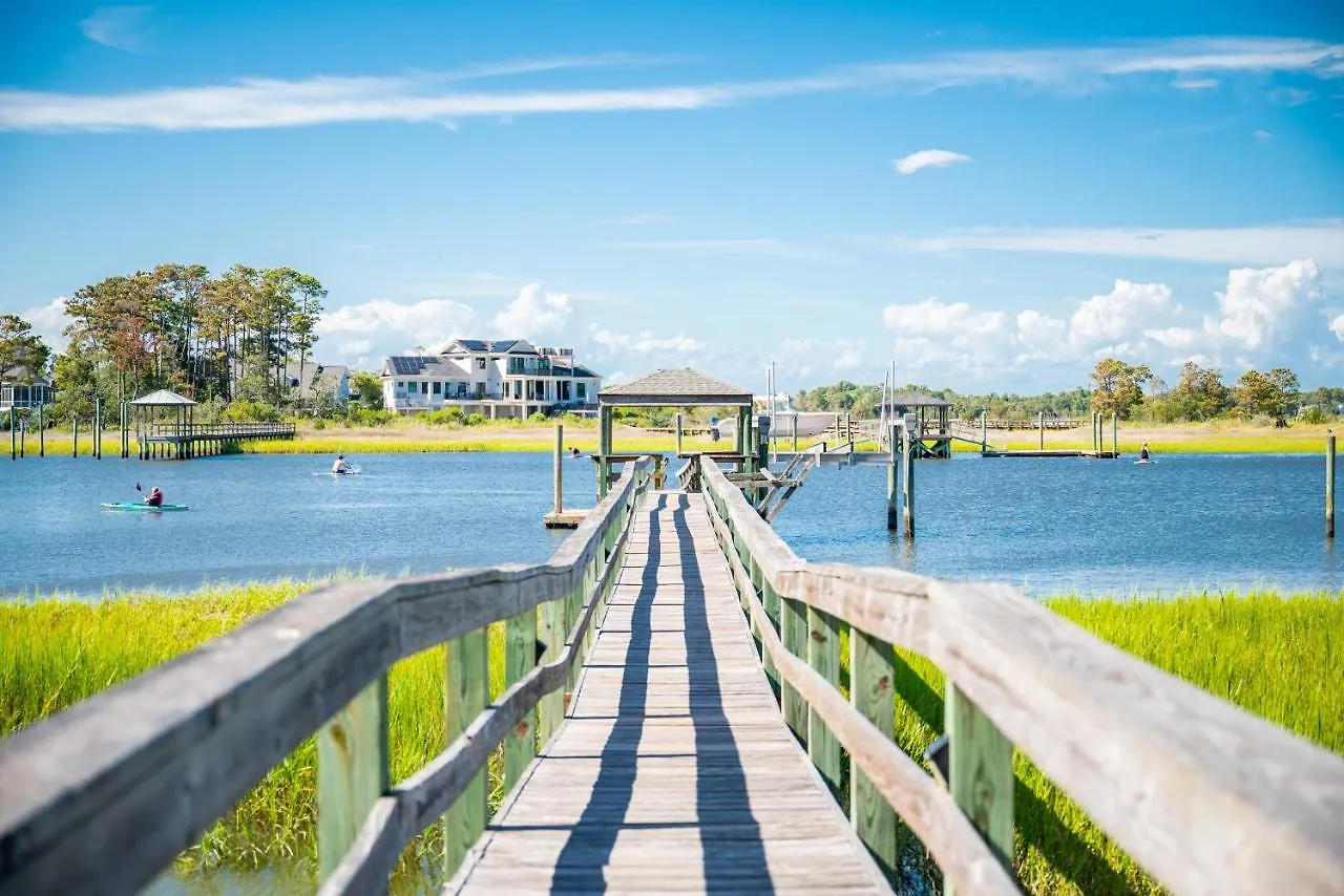Holiday home Whitecaps By Oak Island