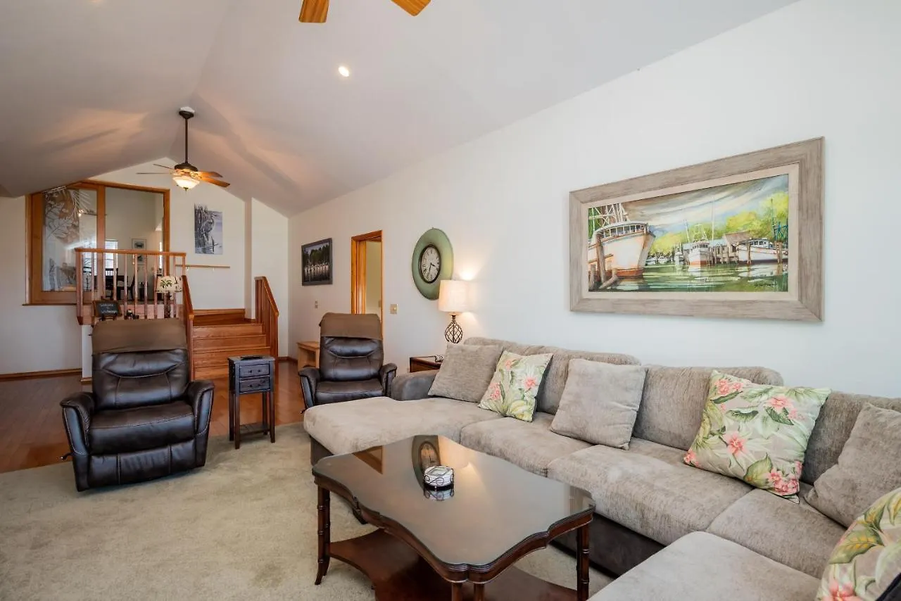 Whitecaps By Holiday home *