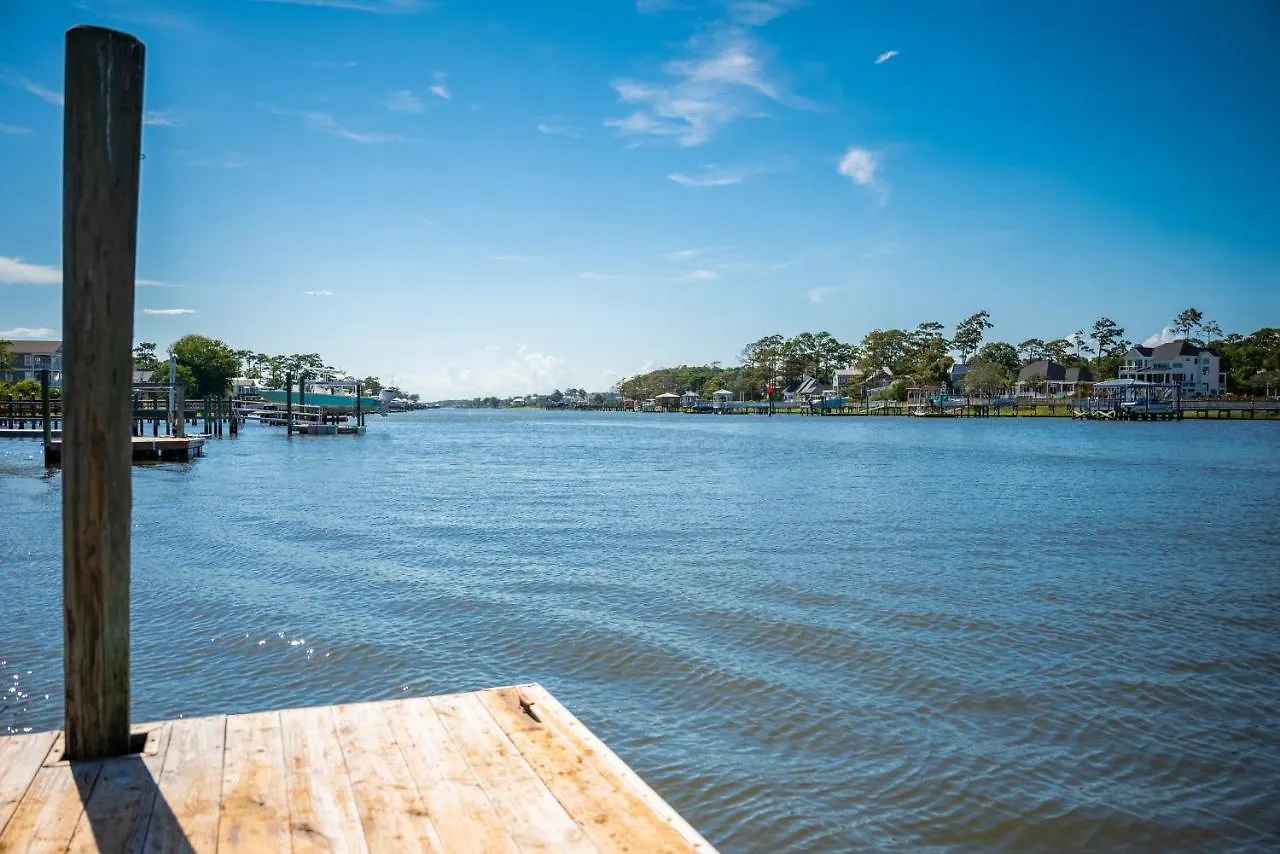 Holiday home Whitecaps By