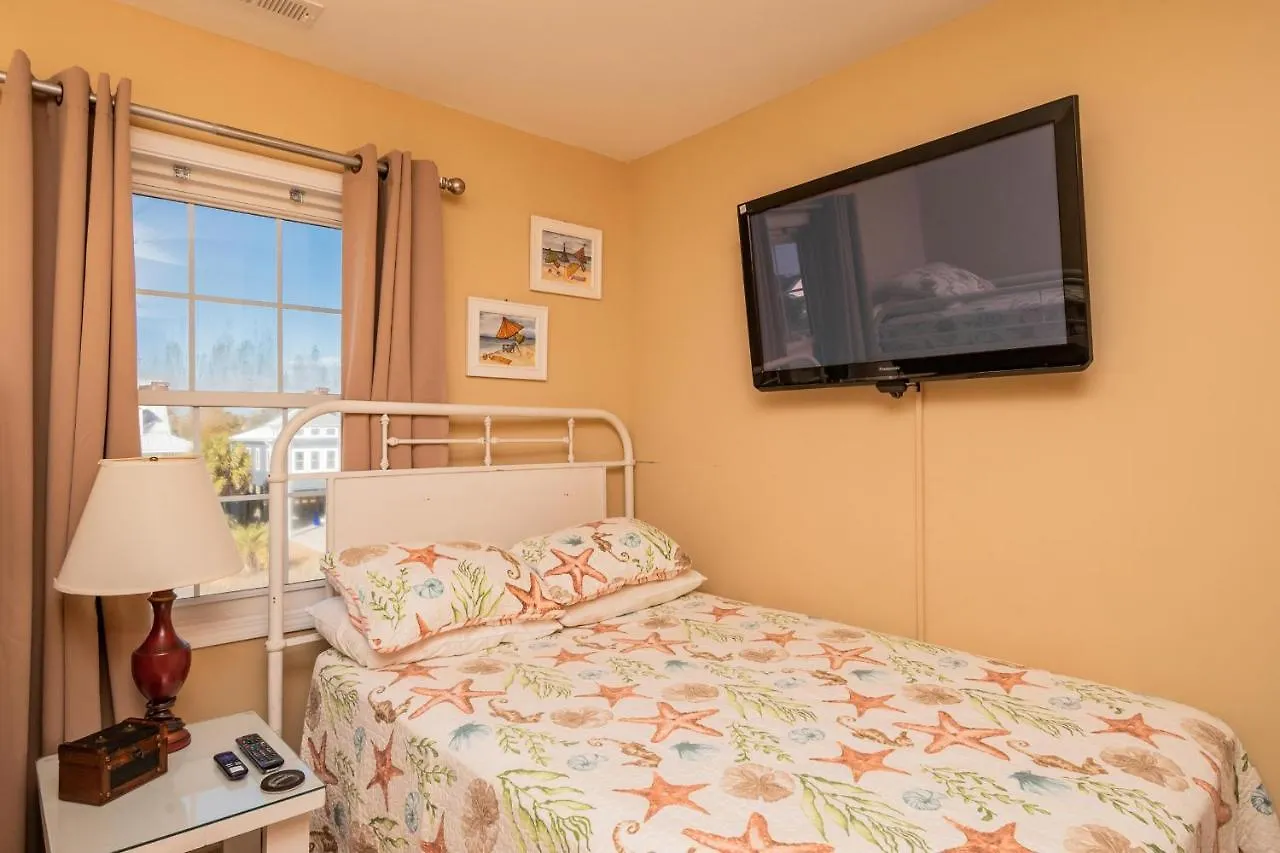 A Music Paradise Too By Holiday home Oak Island