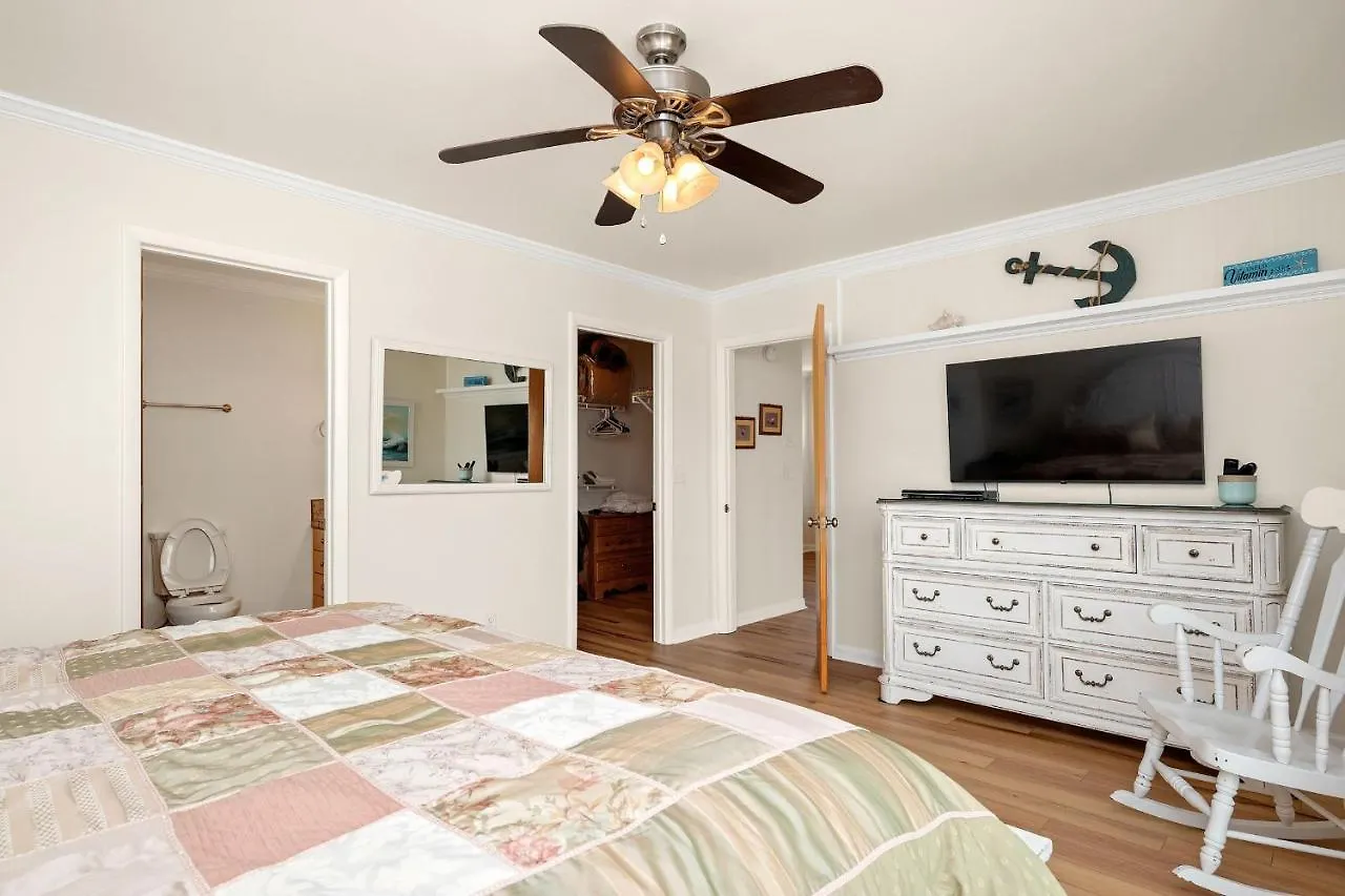 A Music Paradise Too By Holiday home Oak Island