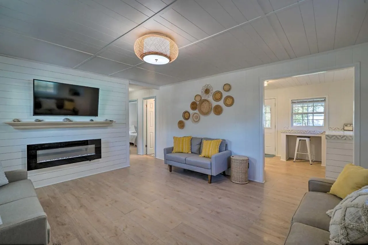 Holiday home Modern Less Than 3 Miles To Pier! *