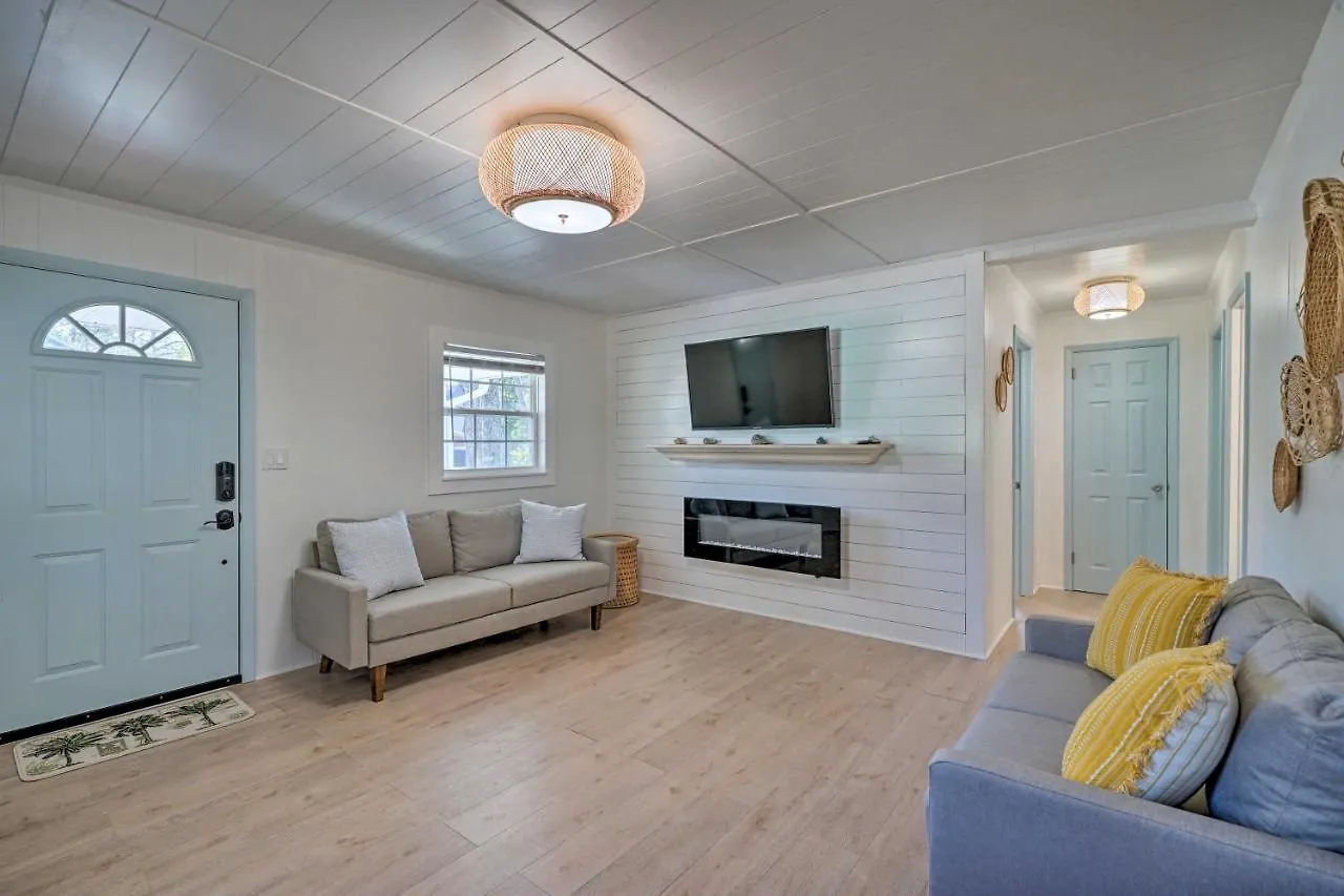 Holiday home Modern Less Than 3 Miles To Pier! Oak Island