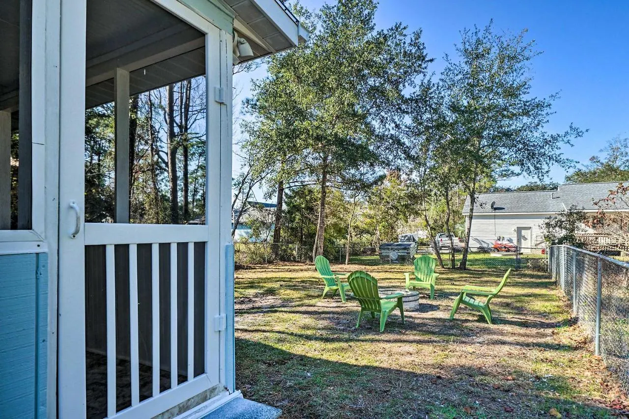 Modern Less Than 3 Miles To Pier! Holiday home Oak Island