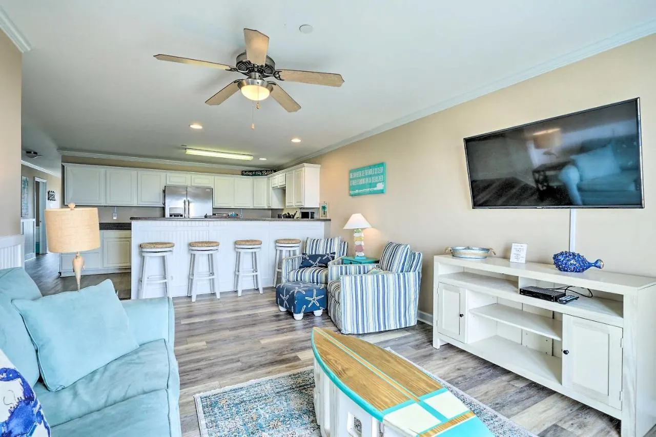 Apartment Ocean-view Condo, 1 Block To Beach! Oak Island
