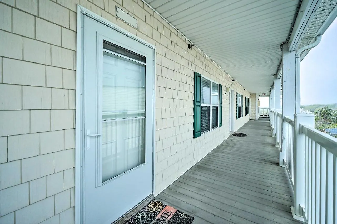 Apartment Ocean-view Condo, 1 Block To Beach! *