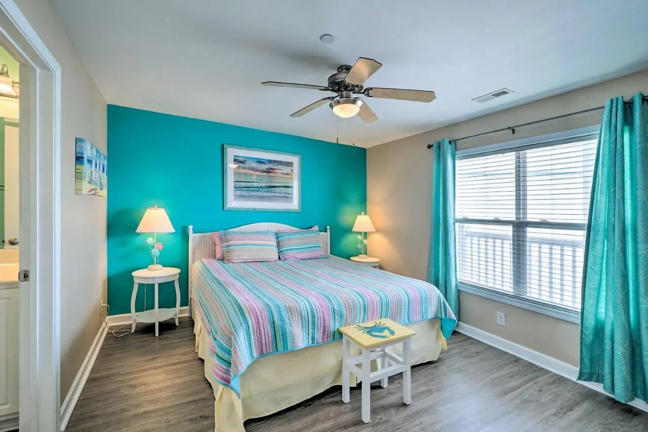 Ocean-view Condo, 1 Block To Beach! Apartment Oak Island
