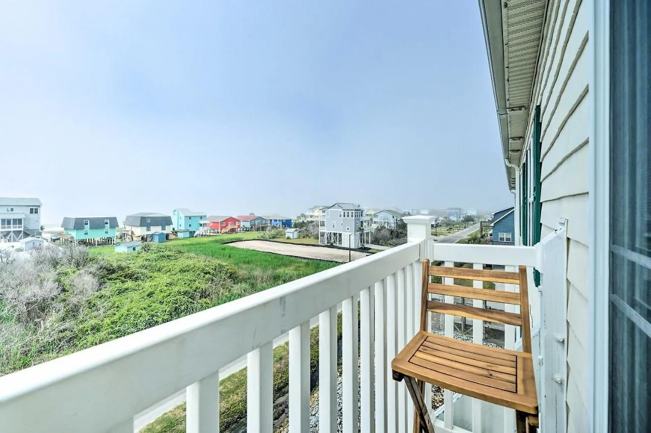 Ocean-view Condo, 1 Block To Beach! Apartment Oak Island