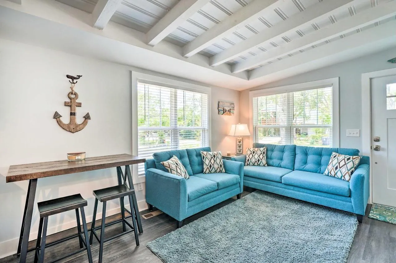 Modern Escape 1 Mile To Long Beach! Holiday home