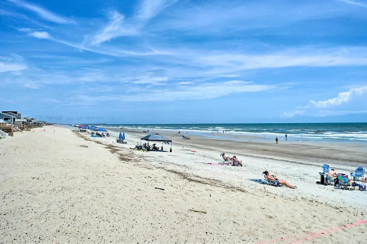 Modern Escape 1 Mile To Long Beach! Holiday home Oak Island