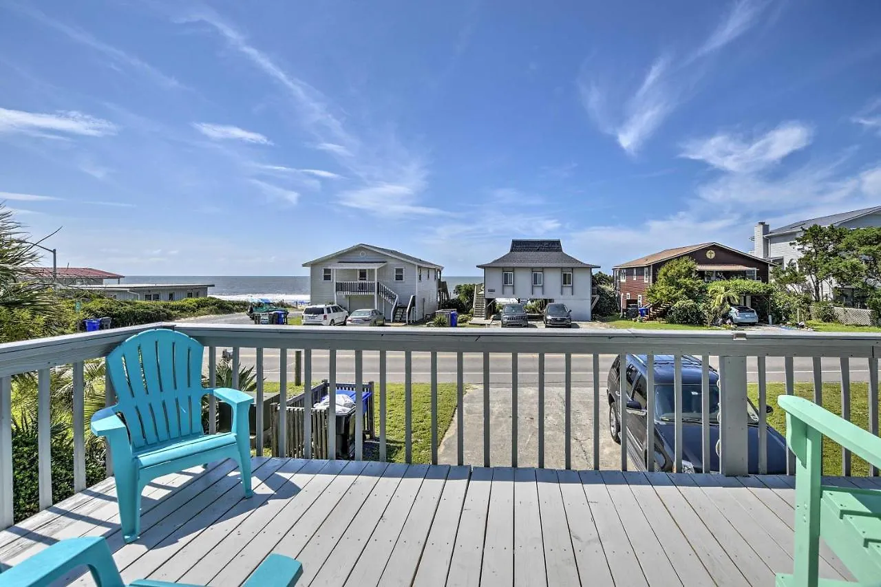 Holiday home Abode With Deck Walk To Shore! Oak Island
