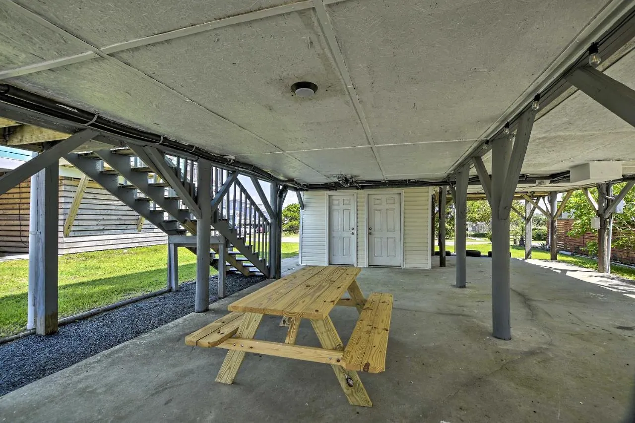 Holiday home Abode With Deck Walk To Shore! *