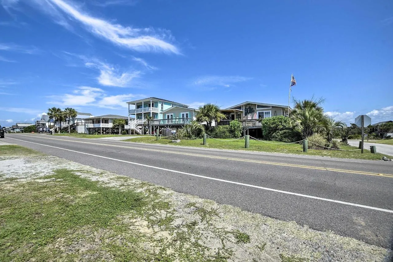 Abode With Deck Walk To Shore! Holiday home *