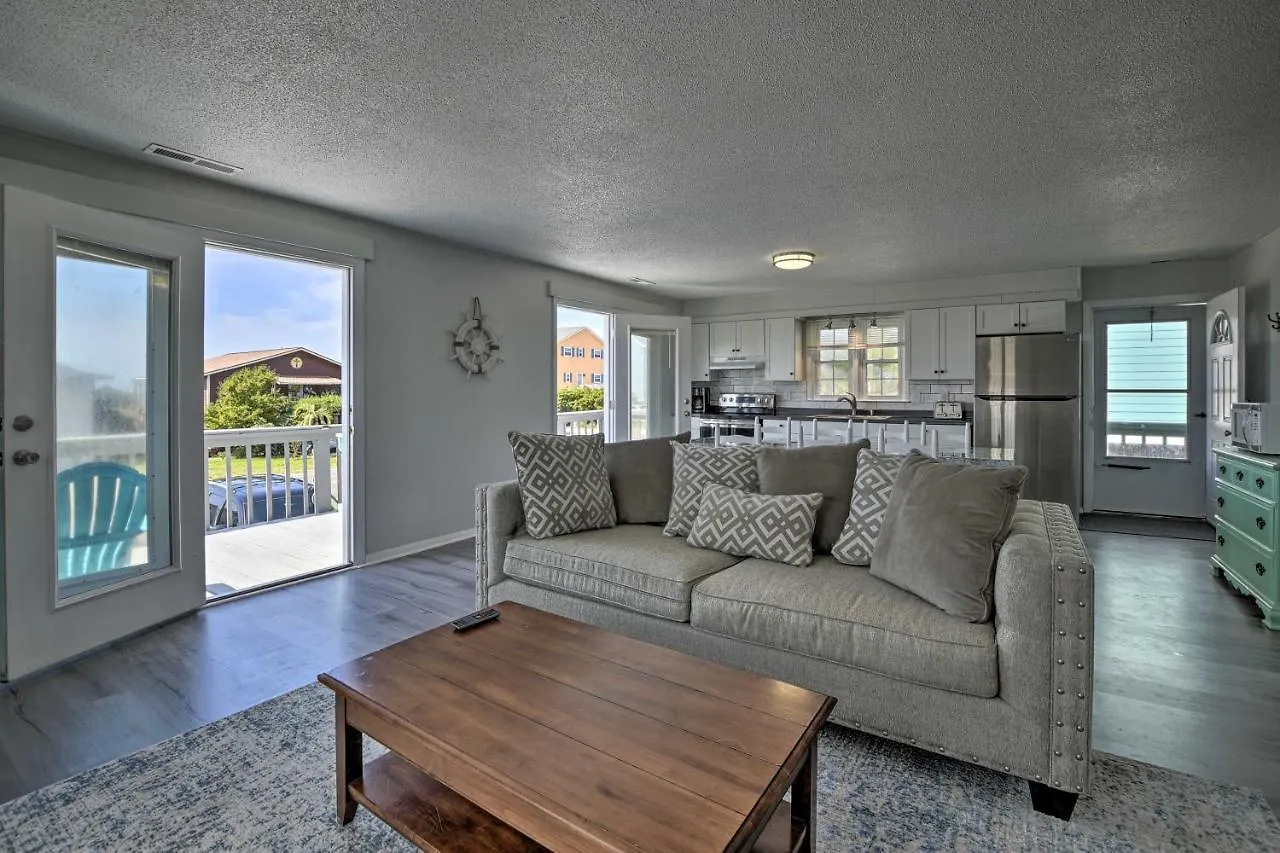 Abode With Deck Walk To Shore!