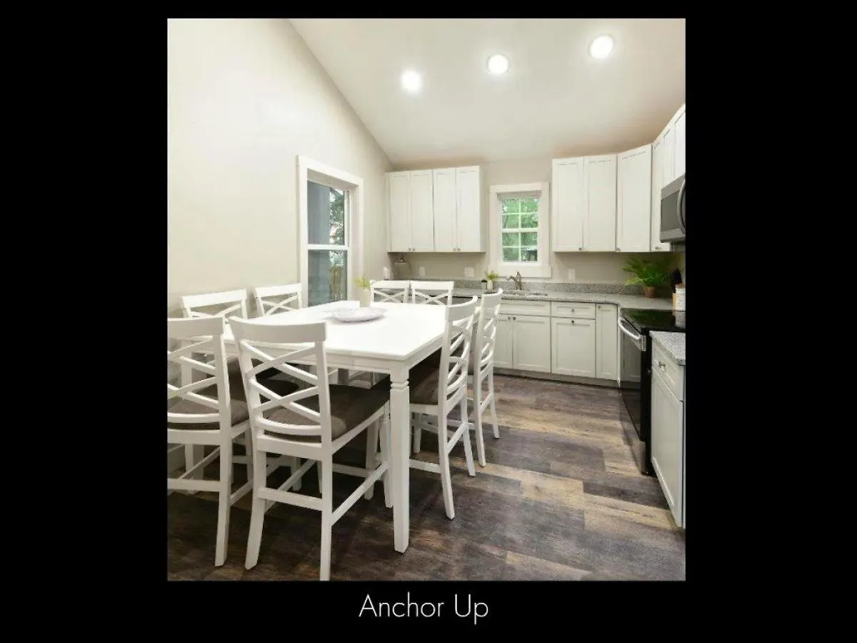 Holiday home Anchors Around Oak Island