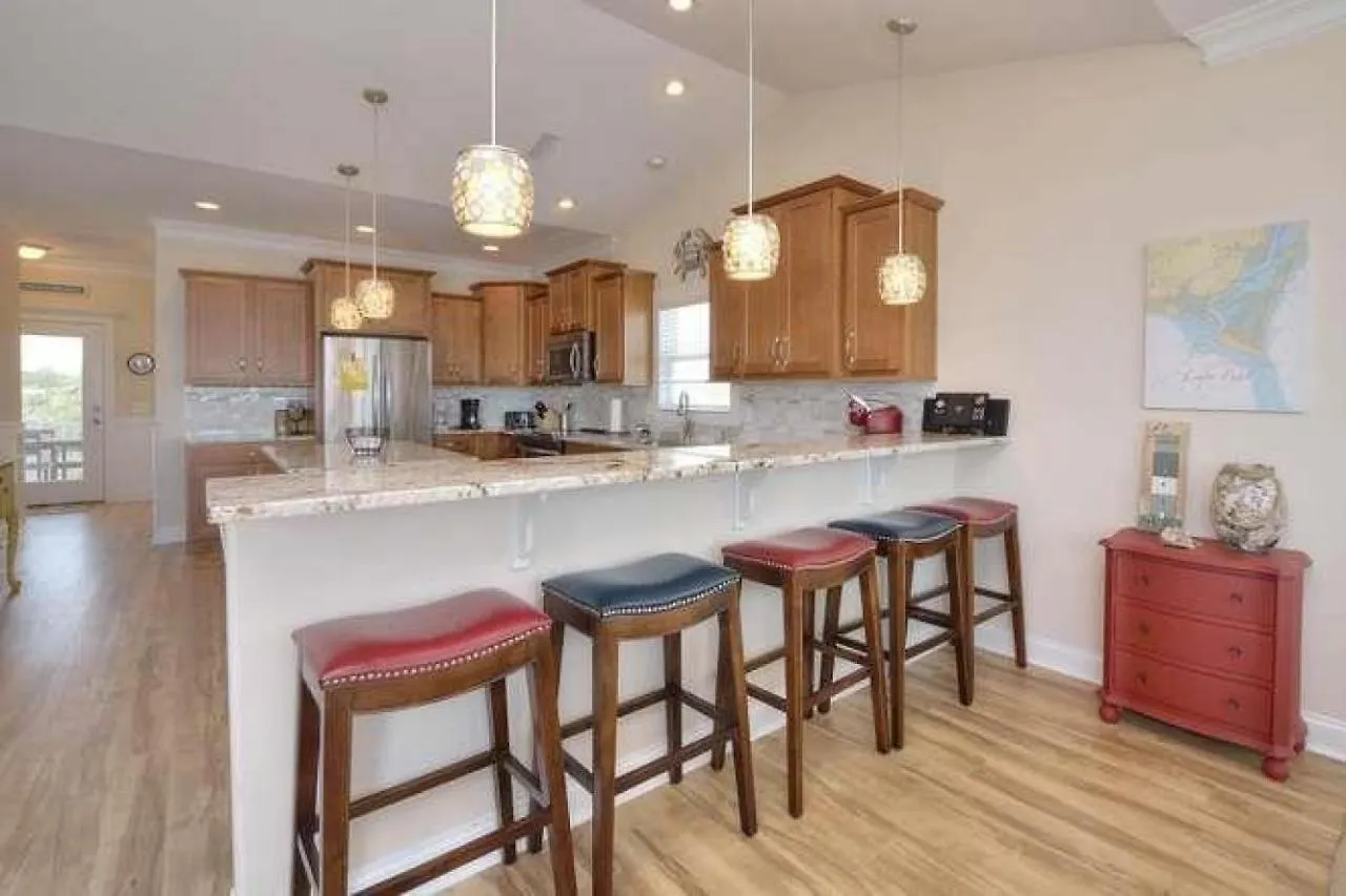 1 Coastal Escape * Oak Island