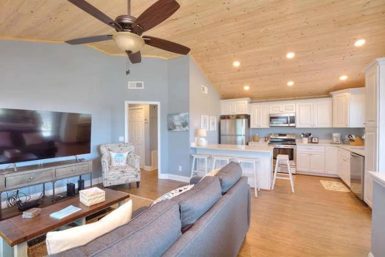 Beach Bungalow * Oak Island