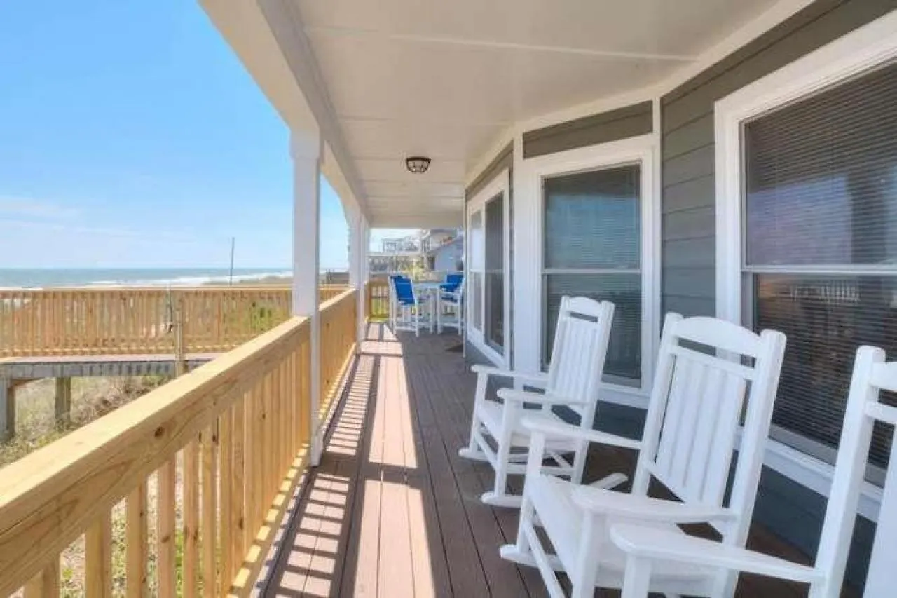 Holiday home Because Beachy Woman Oak Island