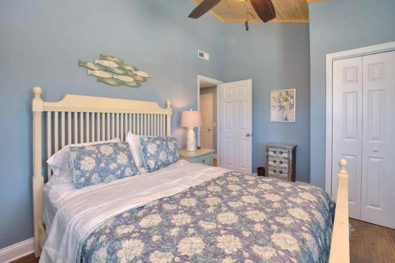 Beach Bungalow *