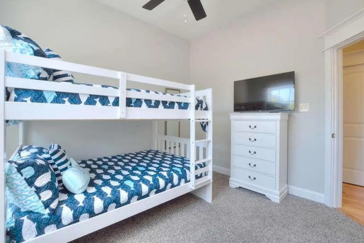Almost Heaven Holiday home Oak Island