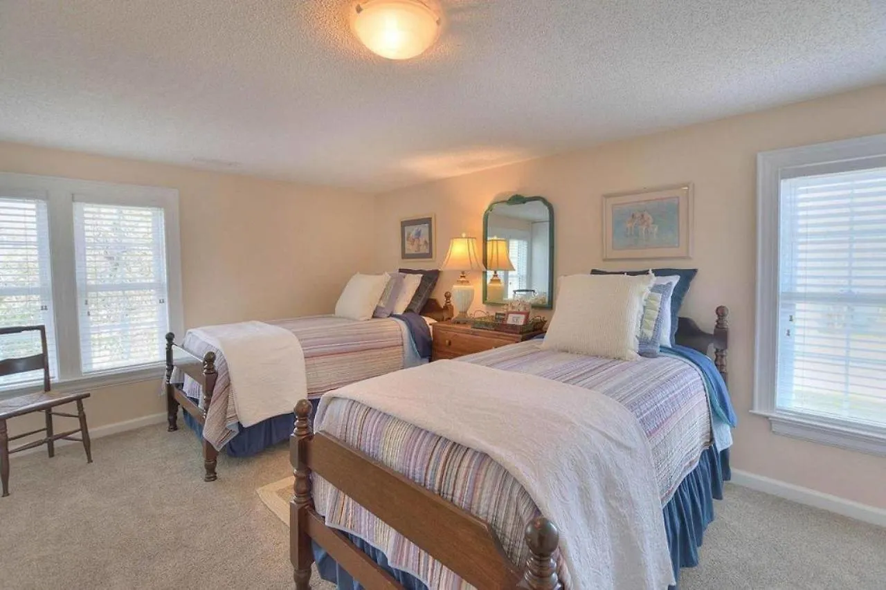 Holiday home The Compass Oak Island