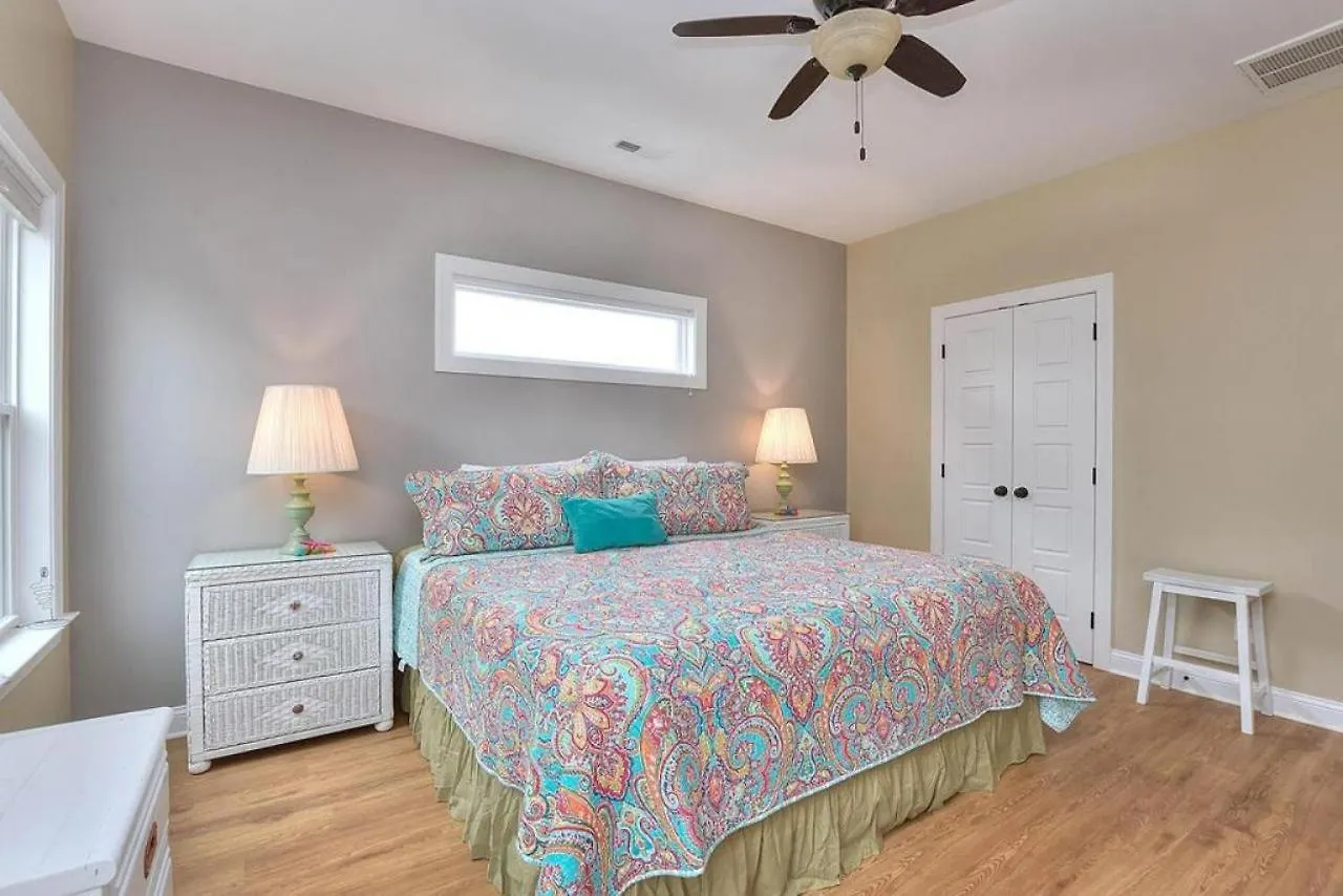Searenity Awaits Holiday home Oak Island