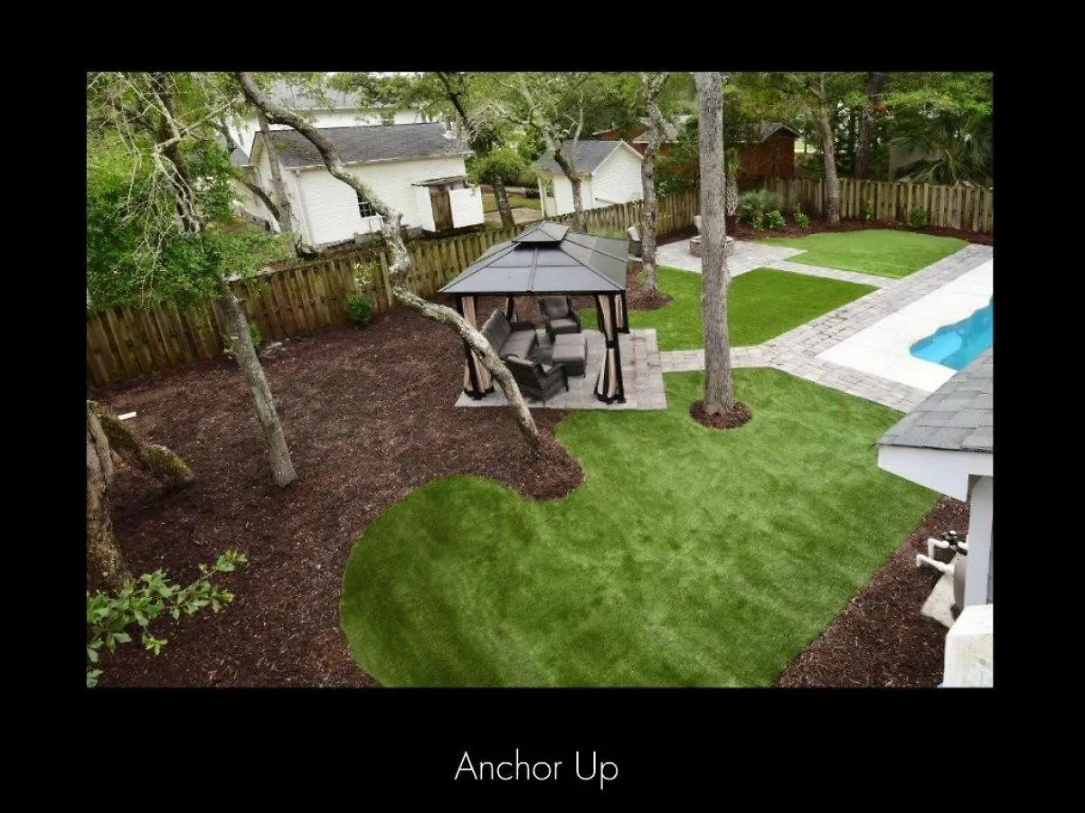 Holiday home Anchors Up Oak Island