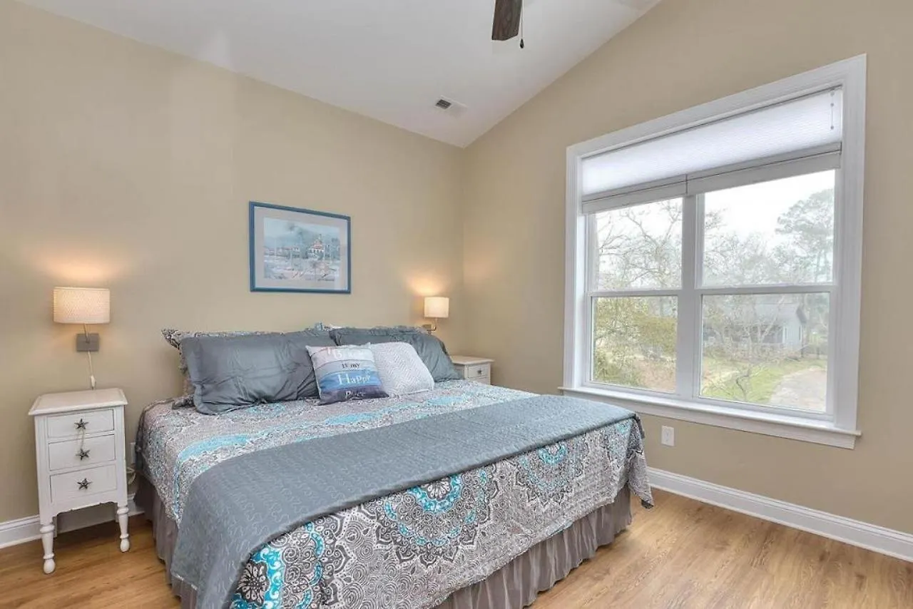 Holiday home Searenity Awaits Oak Island