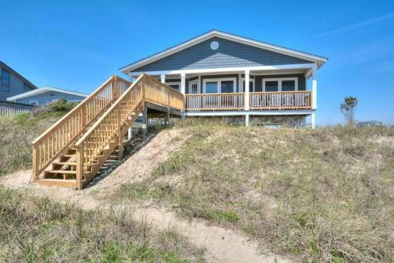 Holiday home Because Beachy Woman Oak Island