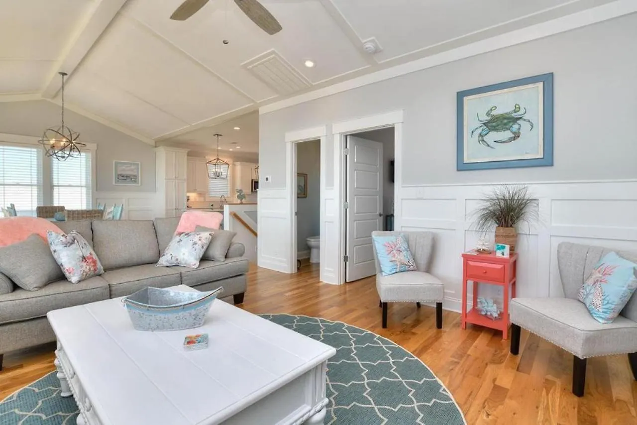 Anita Getaway * Oak Island