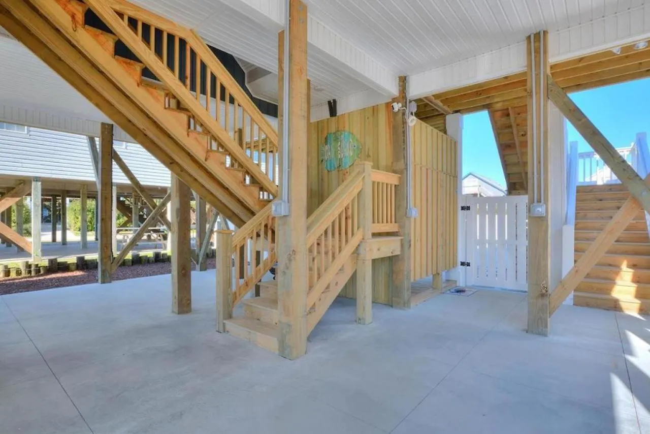 Anita Getaway * Oak Island
