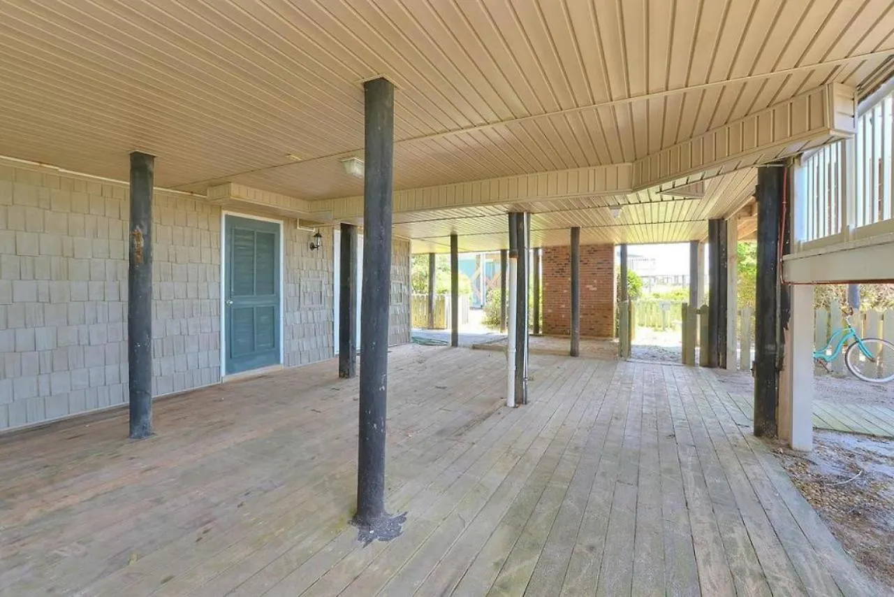 4819 W Drive * Oak Island