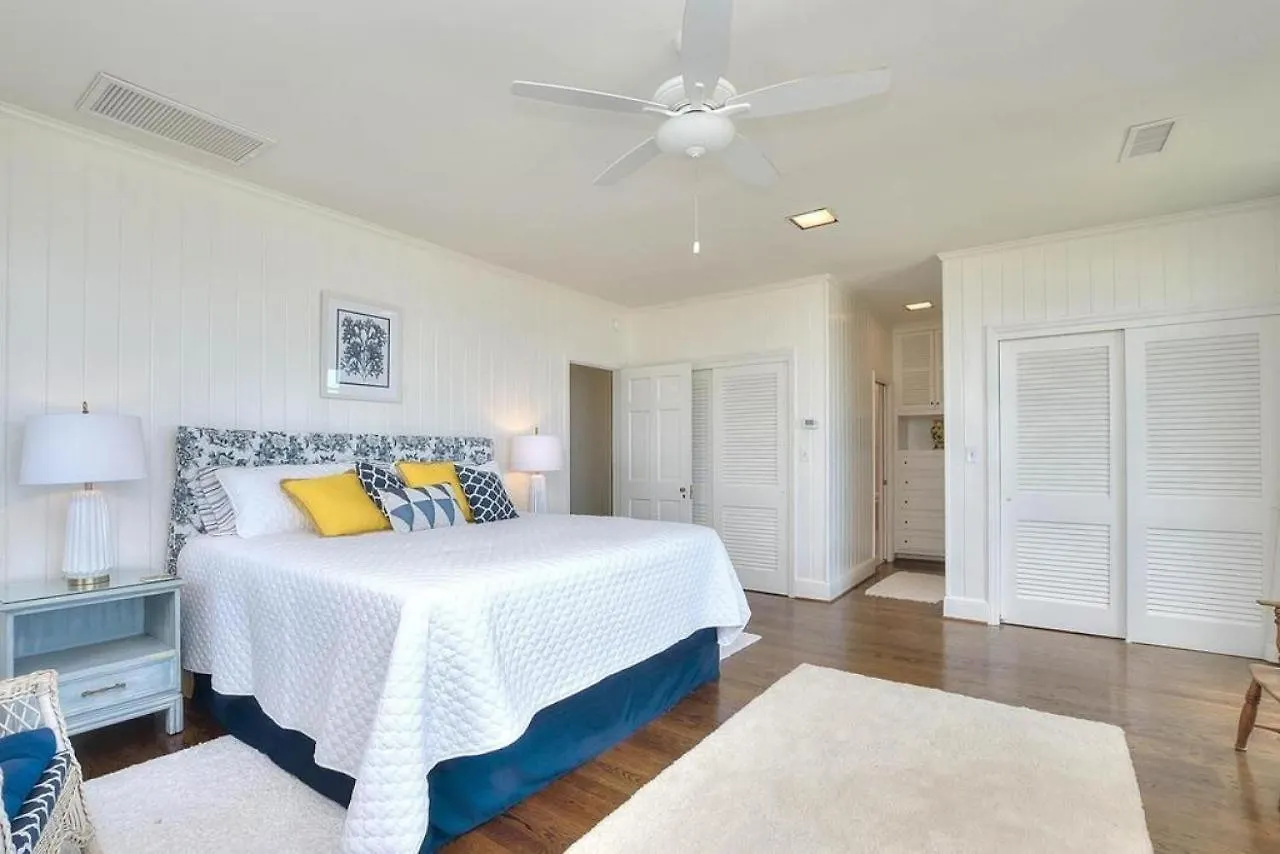 4819 W Drive * Oak Island