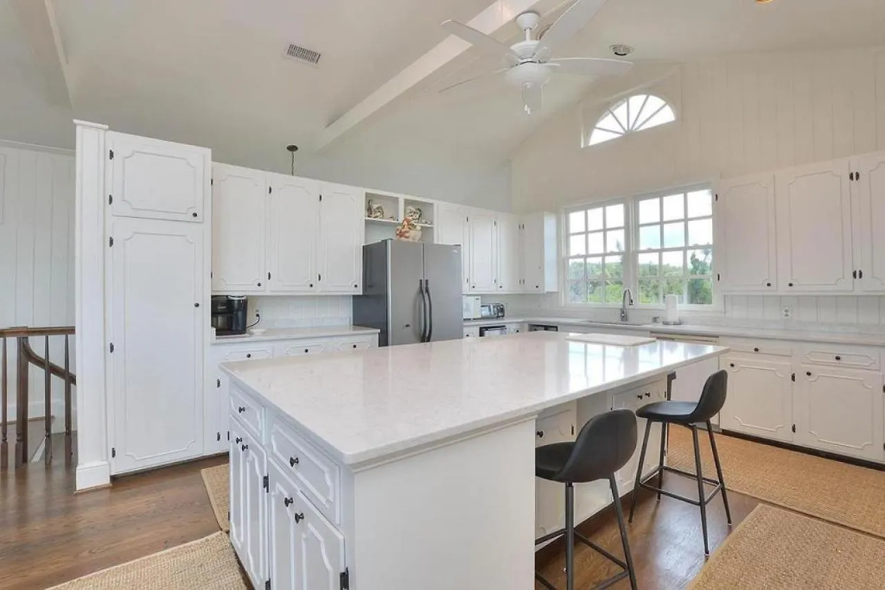 4819 W Drive * Oak Island