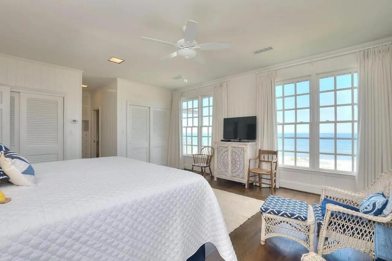 4819 W Drive * Oak Island