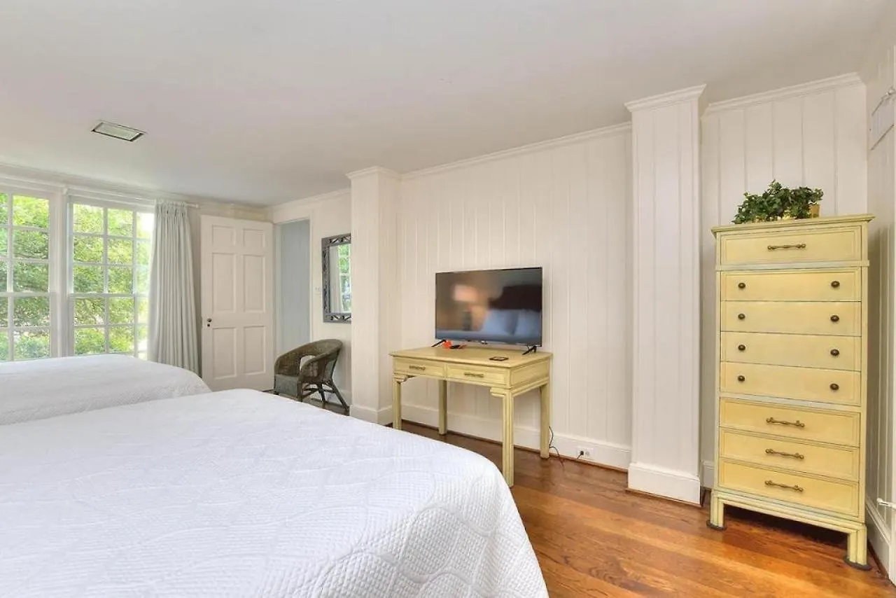 4819 W Drive * Oak Island