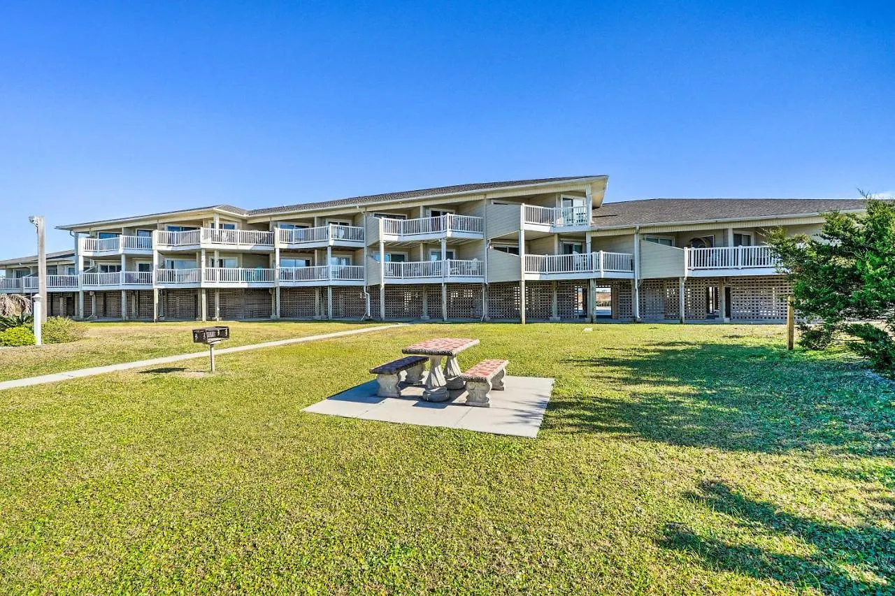 Beachfront With Community Pool *