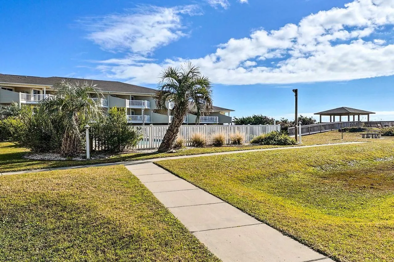 Beachfront With Community Pool * Oak Island