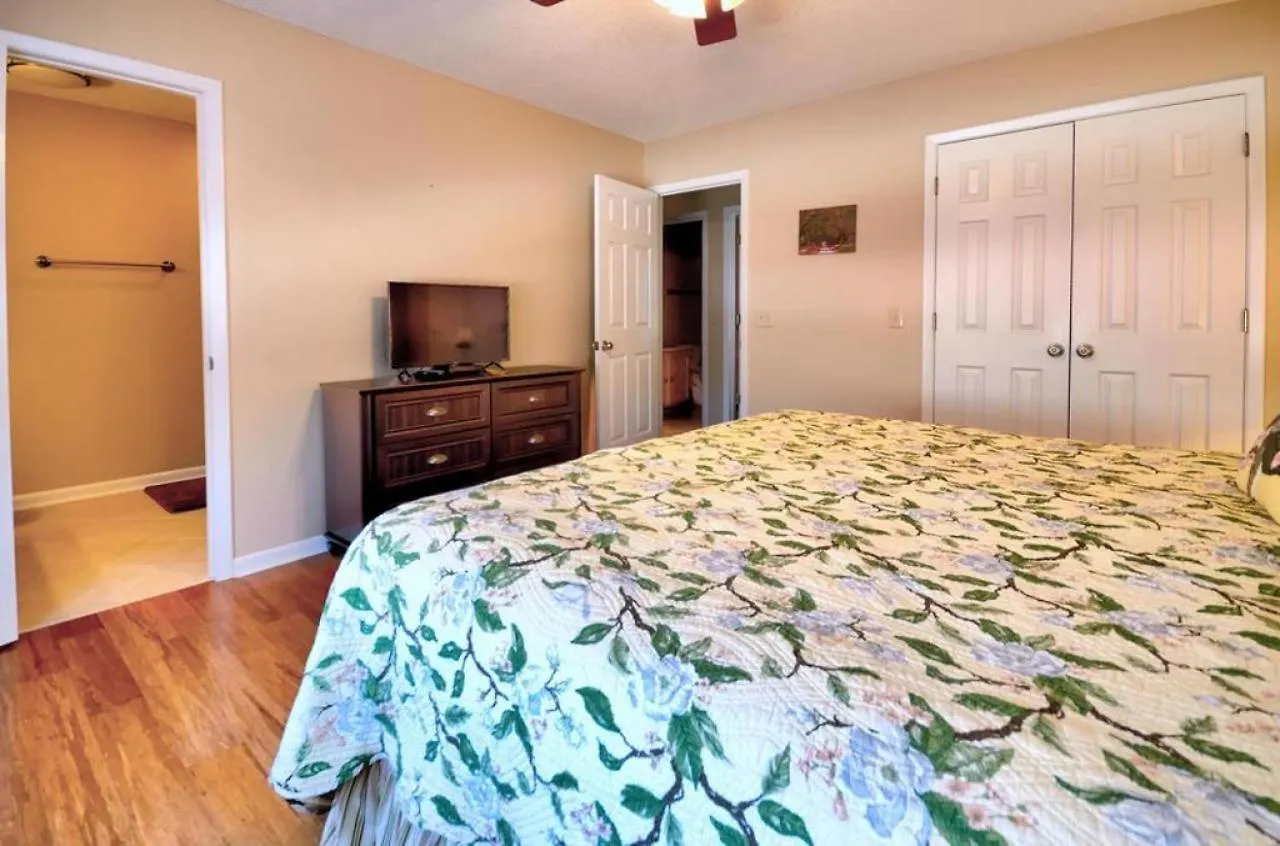 108 W Yacht Drive * Oak Island