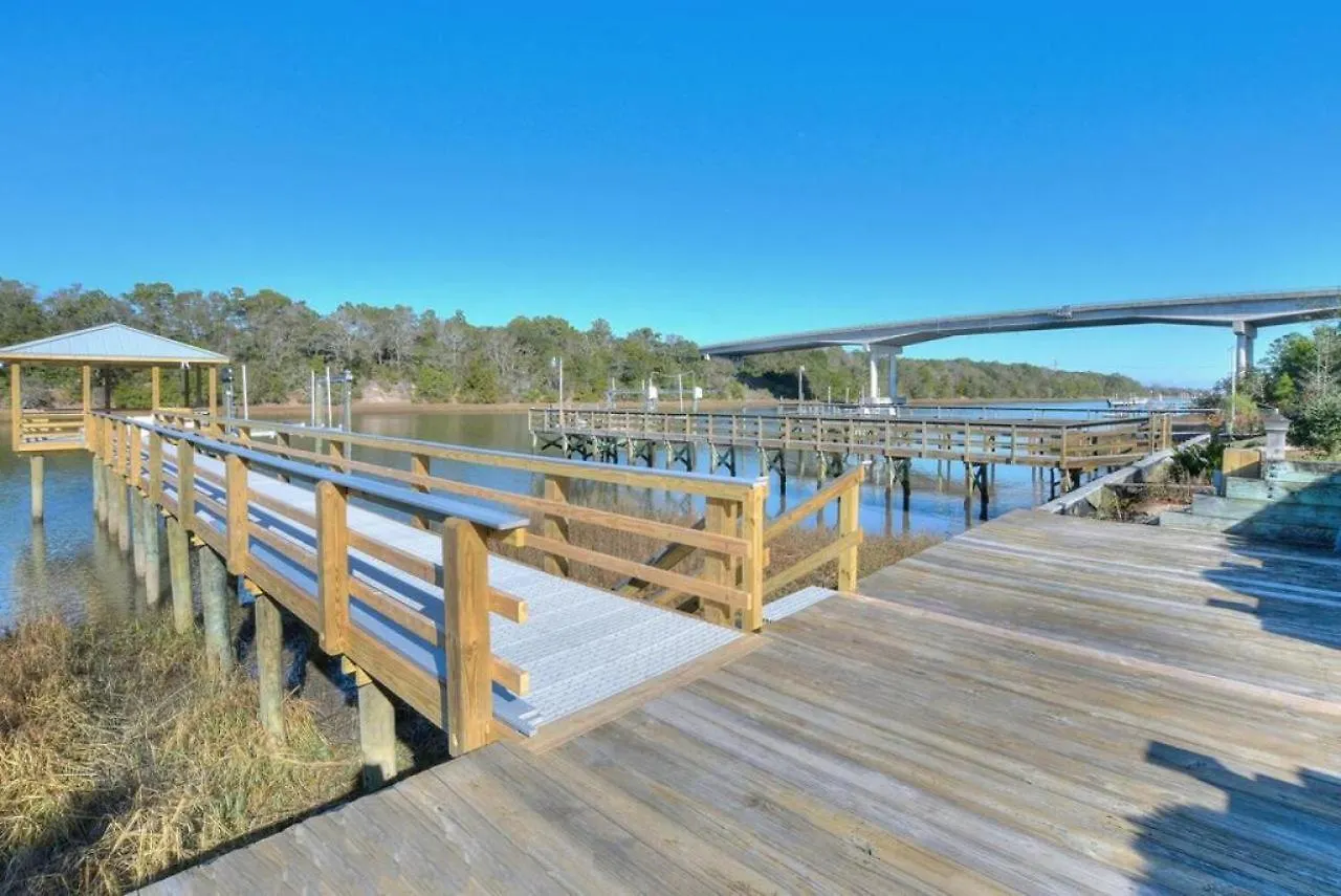 108 W Yacht Drive Oak Island