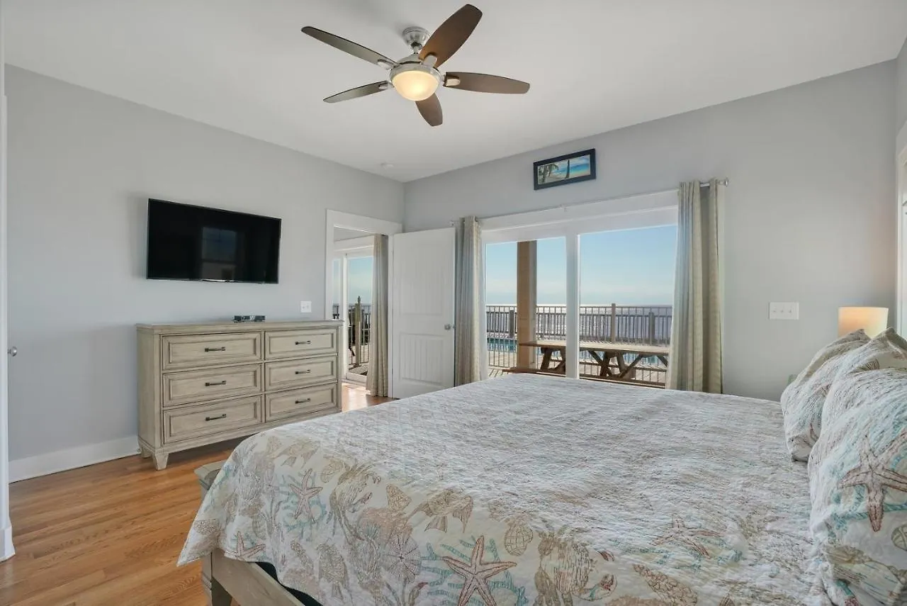 Holiday home 6807 East Drive-the Orange House Oak Island