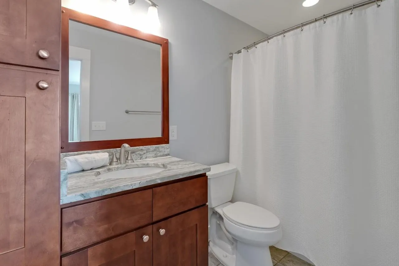 6807 East Drive-the Orange House Holiday home